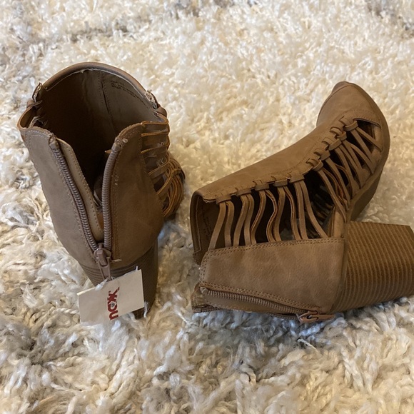 Women’s NWT open toe booties - Picture 2 of 8
